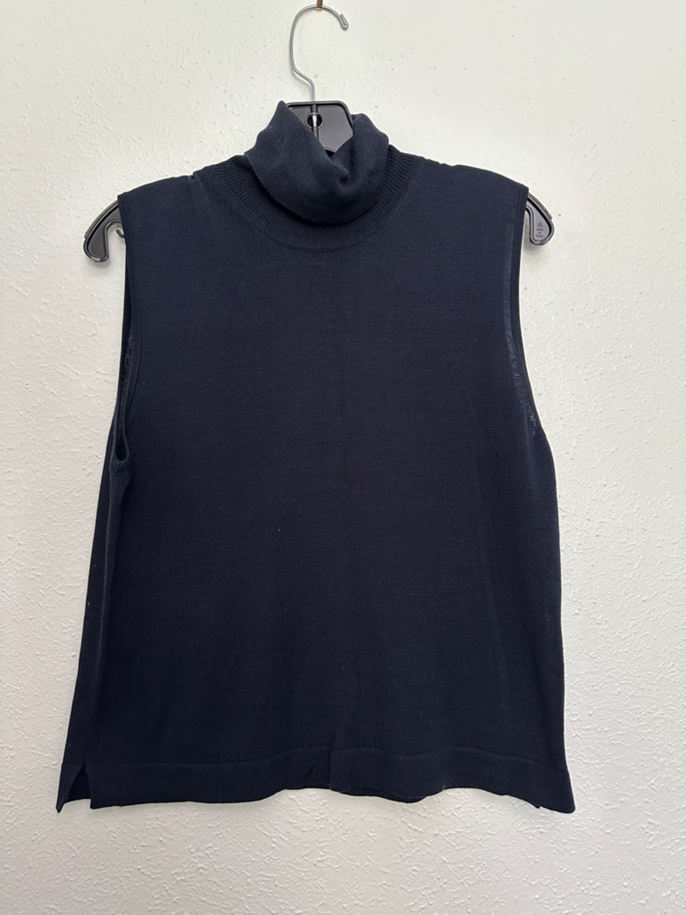 Vintage Gruppo Americano 100% Silk Sleeveless Basic Turtleneck Top